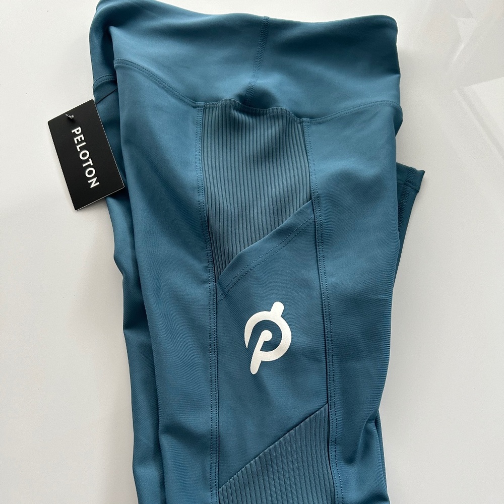 NWT Peloton athletic leggings. Women's size S